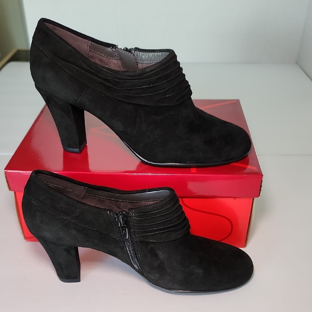 AEROSOLES Black Heels with 3-Inch Heel and Zip Closure